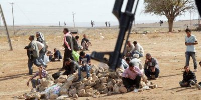 IŞİD Türkiye'nin karşısına bayrağını dikti