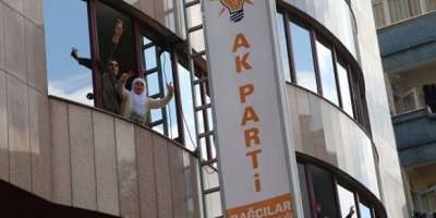 Barış Anneleri, AKP ilçe binasını işgal etti
