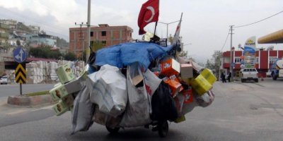 Trafikte ilerleyen hurda yığını!