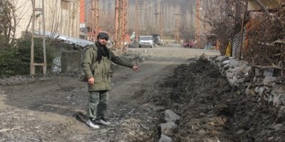 Tahrip edilen yol geçit vermiyor