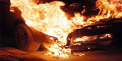 Beyoğlunda 9 araç kundaklandı