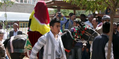 Yüksekova festivali renkli başladı