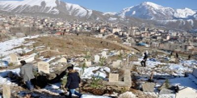 Hakkari'deki mezarlıklar ağaçlandırılıyor