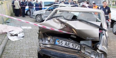 Özalpta Belediye Meclis üyeleri kaza yaptı : 4 yaralı