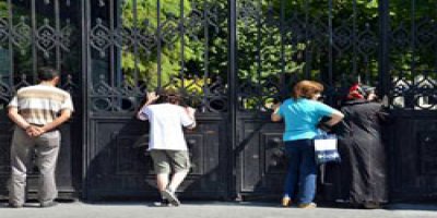 Vali 'LYS yasağını' deldi