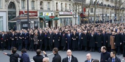 Dünya 'Paris yürüyüşünün' arka planını konuşuyor!