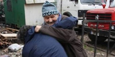 94 yaşında gençlerle güreş tutuyor