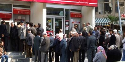 Milyonlarca emekliye 355 TL'lik zam!