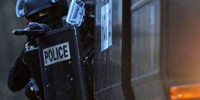 Fransa'da 2 kişi rehin alındı