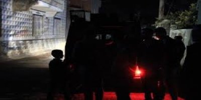 Silopi'de bir apartmana patlayıcı atıldı