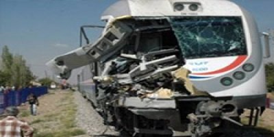 Hızlı tren ile kamyon çarpıştı: 4 yaralı