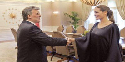 Angelina Jolie büyüleyip gitti