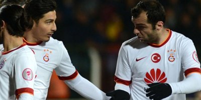 Hamza Hamzaoğlu, Pandev ve Dzemaili'yi Sildi