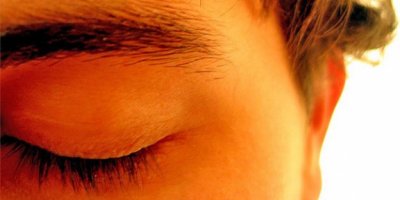 Gözleri kapatmak hatırlamaya yardımcı oluyor