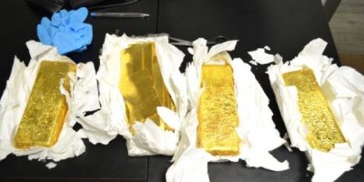 Atatürk Havalimanı'nda Yolcunun Üzerinde 30 Kg Altın Ele Geçirildi