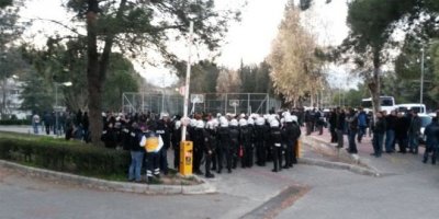 Ege Üniversitesinde 3 öğrenci gözaltına alındı