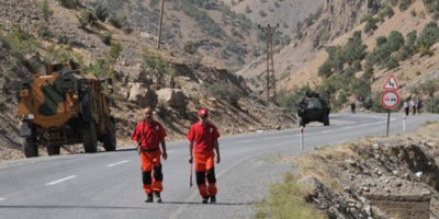 Çukurca yolunda kayıp asker aranıyor