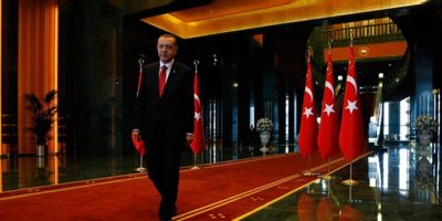 Üç dönem yasağına takılan AK Partililer Ak Saraya çıktı