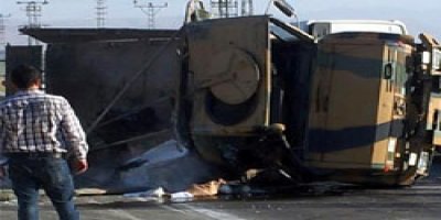 Askeri araç ile sivil araç çarpıştı!