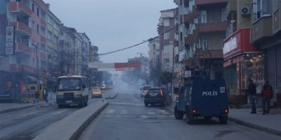 Gazi Mahallesinde helikopterli polis operasyonu