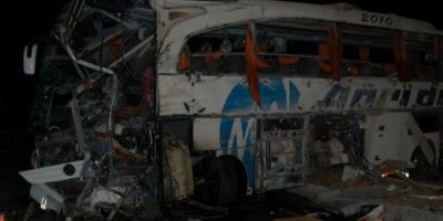 Yollar kan gölü: 18 Ölü