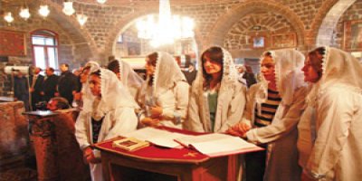 Seçmelide tarihi adım