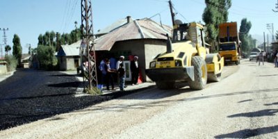 Asfalt çalışmaları devam ediyor