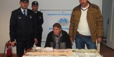 Dilencinin çorabından 11 bin 721 lira çıktı