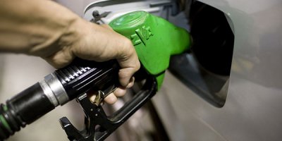 Benzinde beklenen indirim geldi!