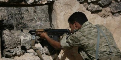 El Kaide Yemen'de cezaevi bastı: 300 mahkum serbest