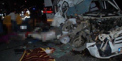 Katliam gibi kaza: 7 ölü, 10 yaralı