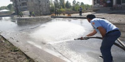 Tayzikli Su ile Caddeler Yıkandı