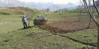 Yol yapım çalışmaları tarım arazilerine zarar verdi