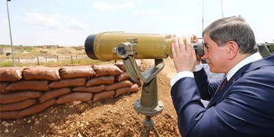 Davutoğlu, Süleyman Şah’ı ziyaret etti