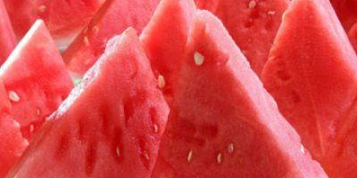 Demirtaş gençlerle buluştu, çay doldurdu, bardak yıkadı