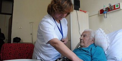 MEB Profesyonel hasta bakıcı yetiştirilecek