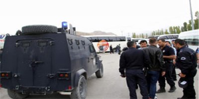 Van'da 'yol verme' kavgası