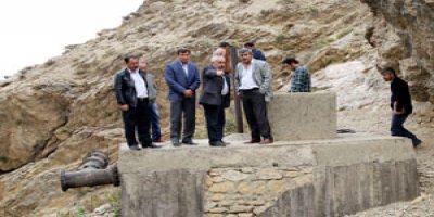 Yüksekova'da su kaptajı onarım çalışması