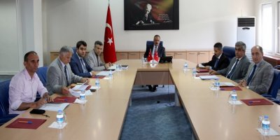Hakkari'de eğitim ve sağlık yatırımları toplantısı yapıldı