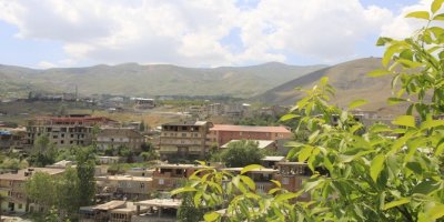 Hakkari uzun aradan sonra top sesleri ile yankılandı