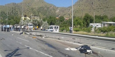 Çöp kamyonu devrildi: 2 ölü