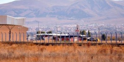Ermenistan uçağı Erzurum'a indirildi