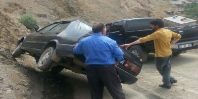 Hakkari'de kaza yapan sürücü ölümden döndü