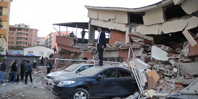 Van'da yaralar sarılmadı