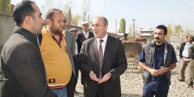 Bora Kurban pazarını gezdi