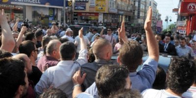 Şahin cenazeden apar topar kaçtı