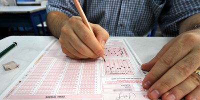 KPSS'de iki soru iptal oldu!