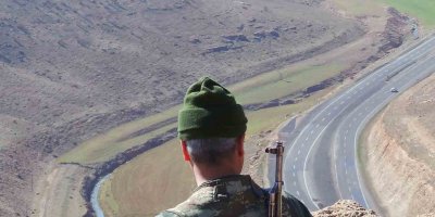 Operasyona çıkmak istemeyen korucular silah bıraktı