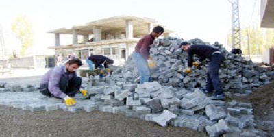 Parke taşı çalışmaları devam ediyor