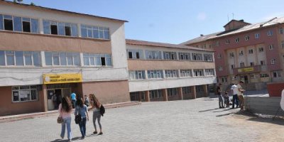 Hakkari'de Sınıflar Boş Kaldı